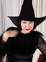 Satine Witchy Cutie