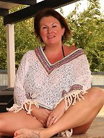 Dining Outdoors with JoJo Gets Sexy